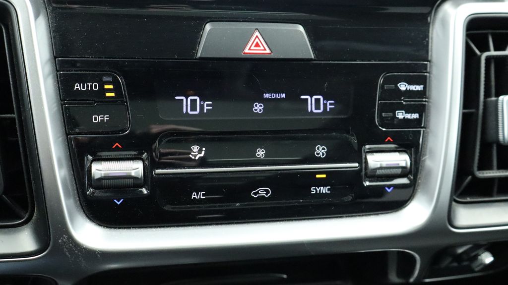 Thumbnail: 2023 Kia Sorento - 39