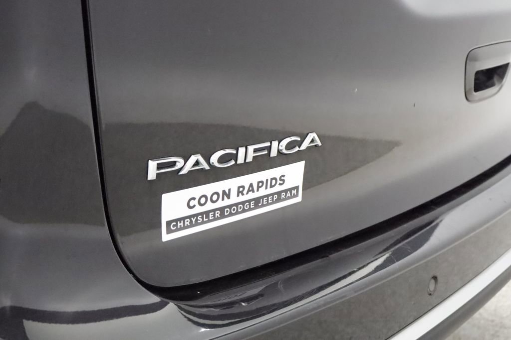 Thumbnail: 2023 Chrysler Pacifica - 17