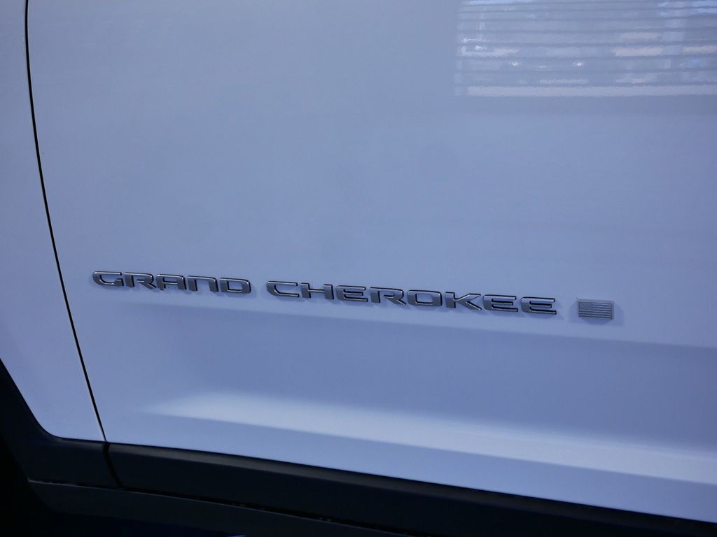 Thumbnail: 2024 Jeep Grand Cherokee - 19