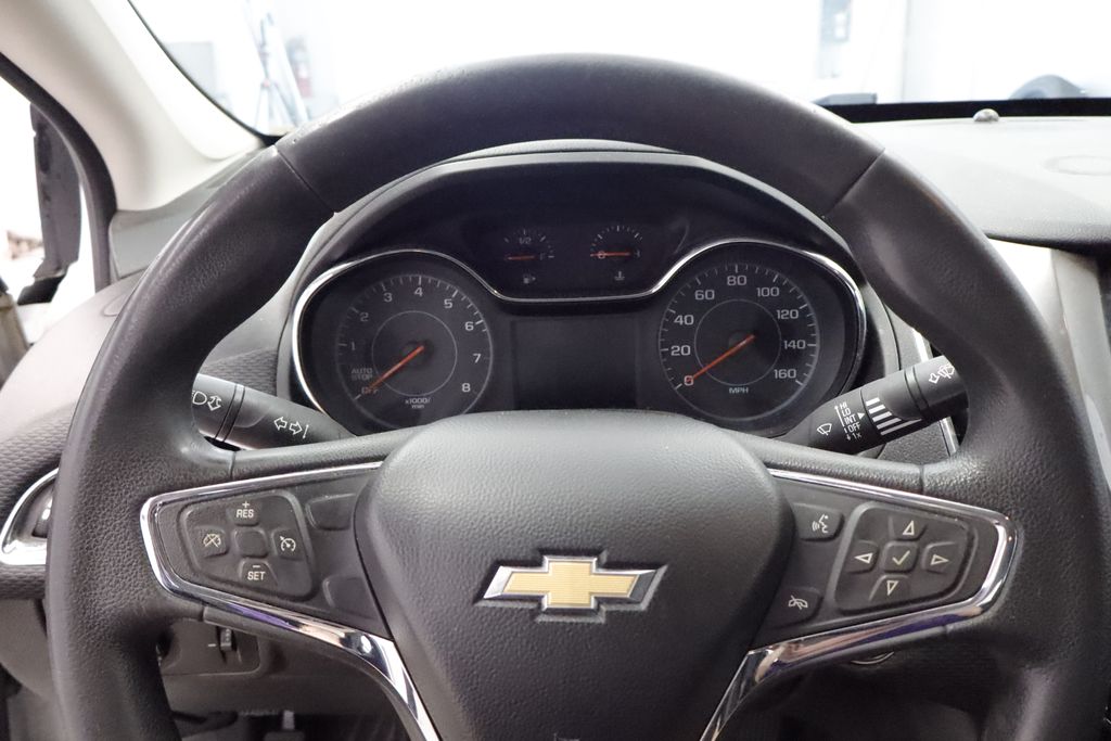 Thumbnail: 2016 Chevrolet Cruze - 18