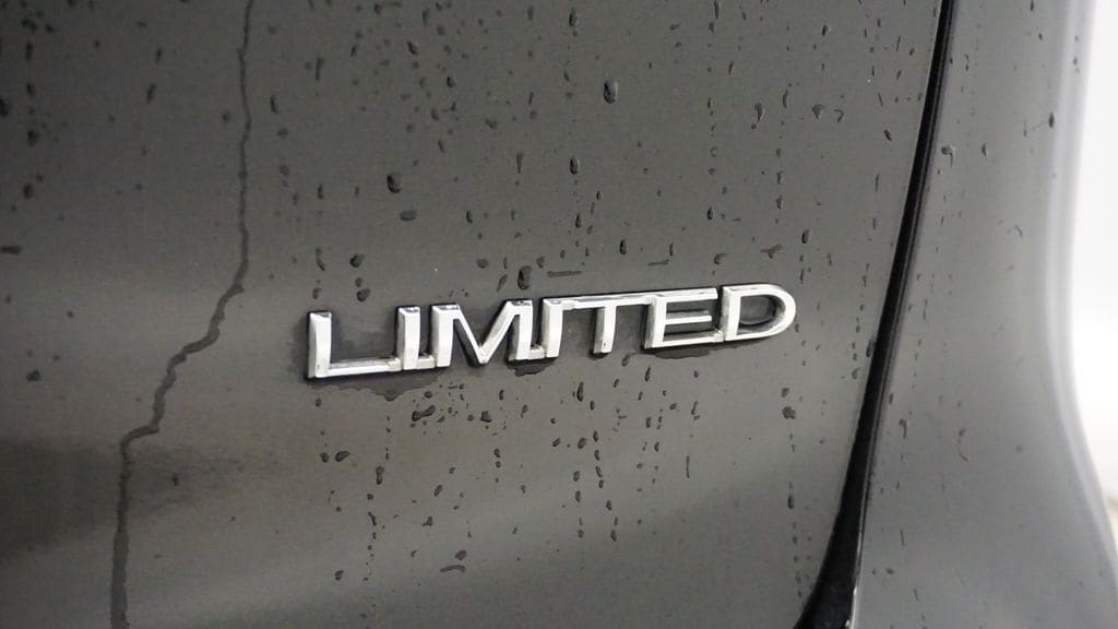 Thumbnail: 2018 Chrysler Pacifica - 12