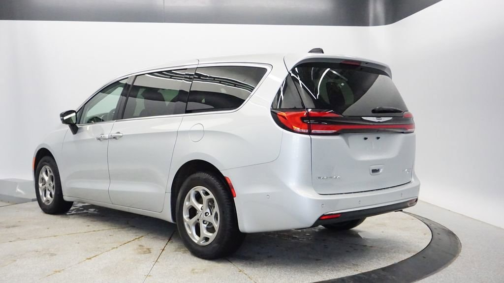 Thumbnail: 2024 Chrysler Pacifica - 3