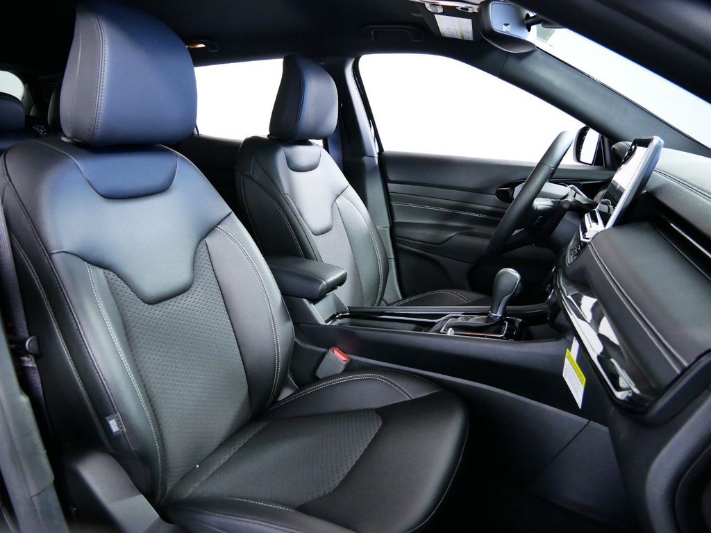 Thumbnail: 2024 Jeep Compass - 21