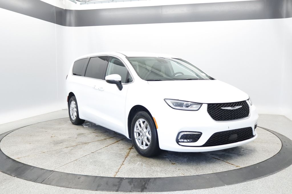 Thumbnail: 2023 Chrysler Pacifica - 10