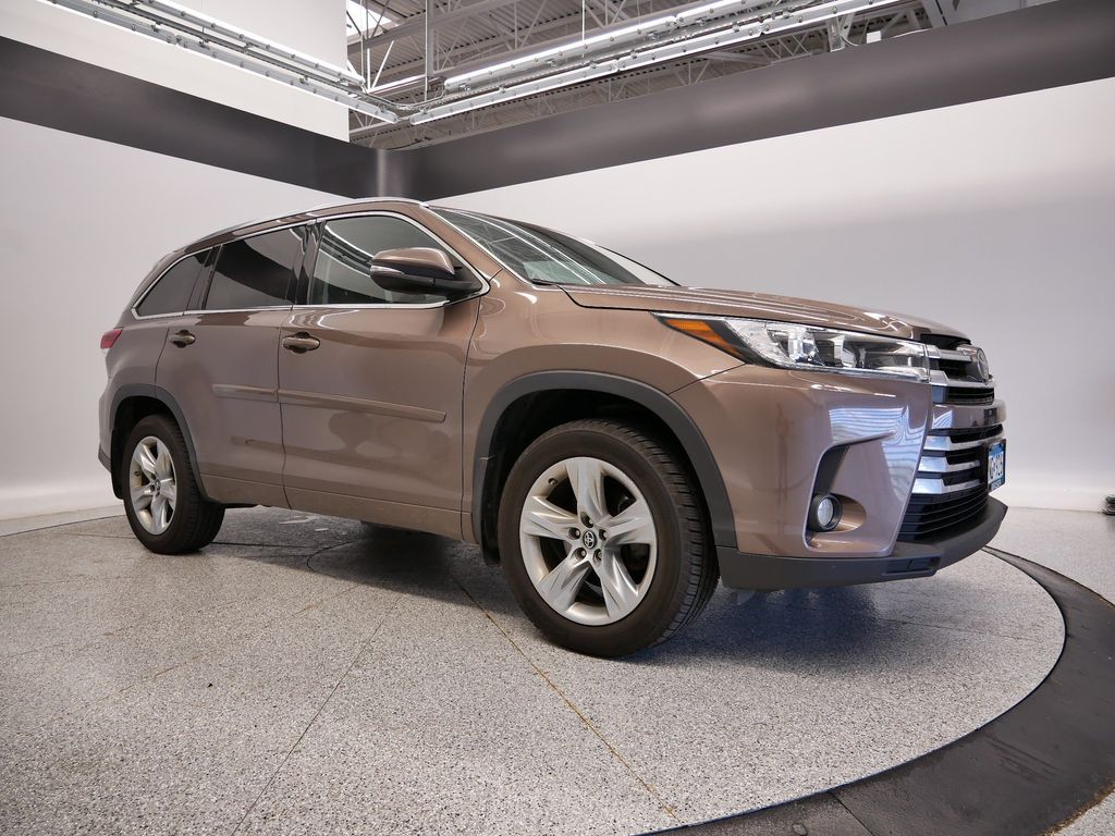 Thumbnail: 2017 Toyota Highlander - 14