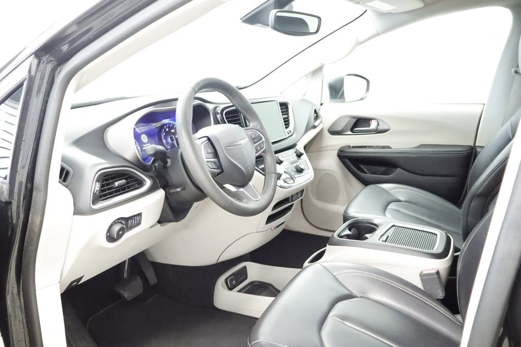 Thumbnail: 2023 Chrysler Pacifica - 27