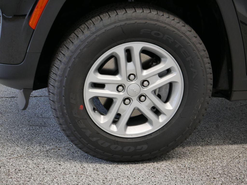 Thumbnail: 2025 Jeep Grand Cherokee - 50