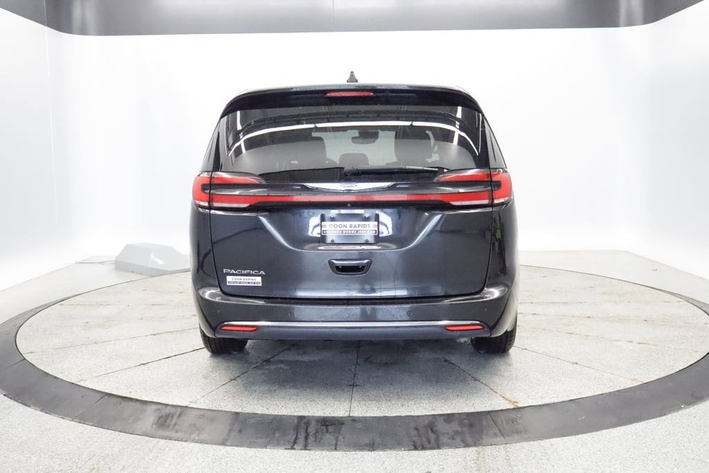 Thumbnail: 2023 Chrysler Pacifica - 4