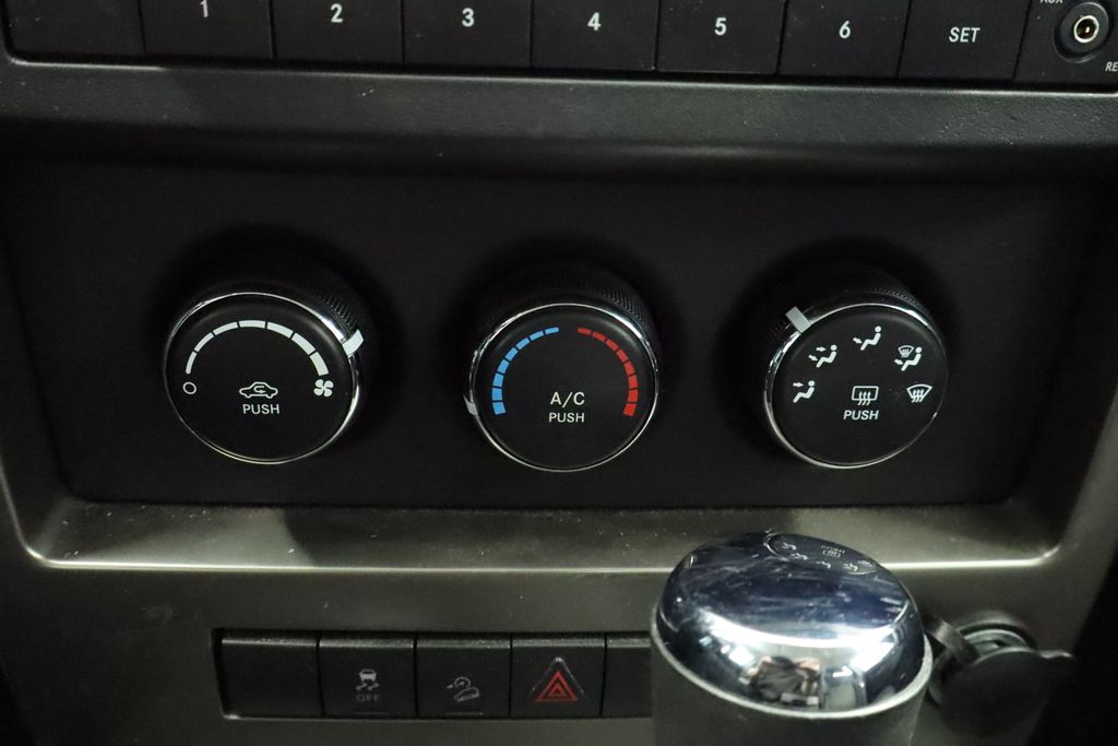 Thumbnail: 2012 Jeep Liberty - 30