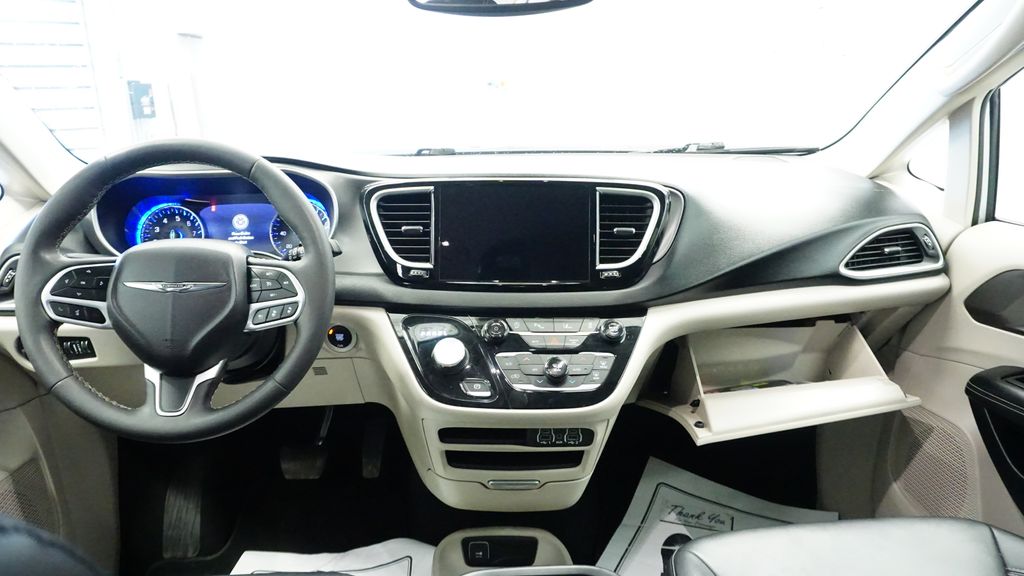 Thumbnail: 2024 Chrysler Pacifica - 16