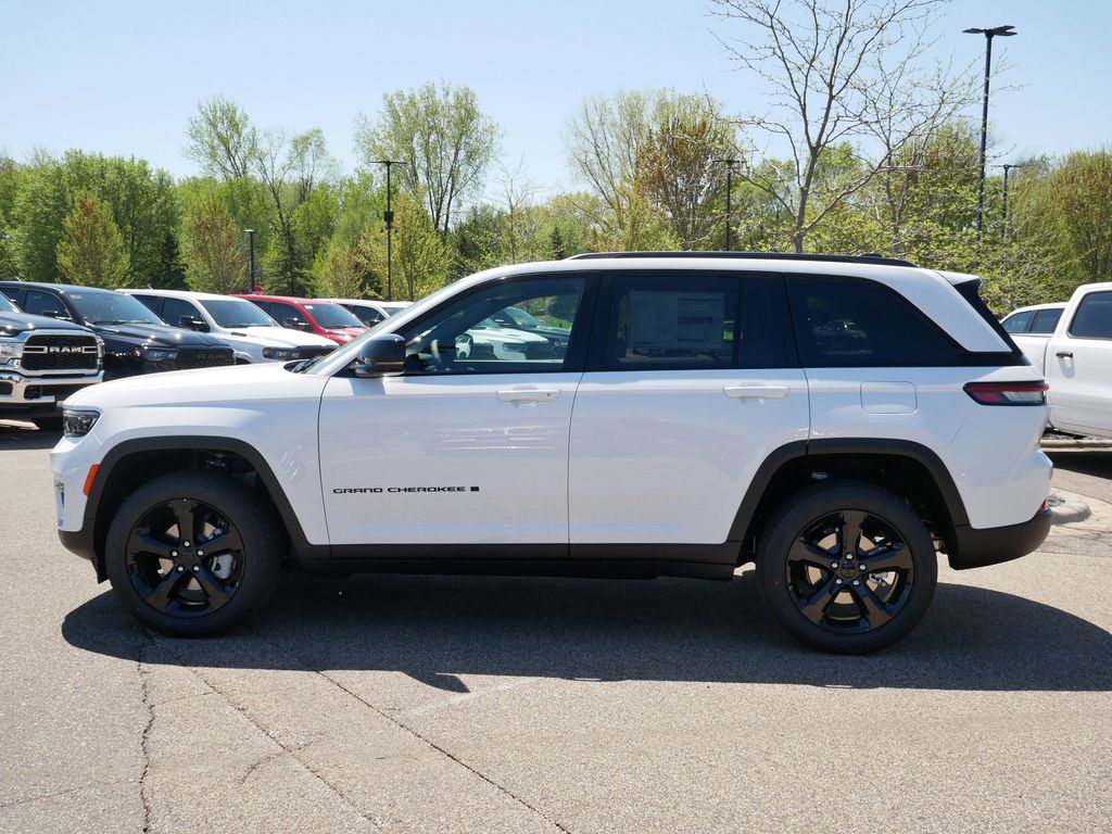 Thumbnail: 2025 Jeep Grand Cherokee - 16