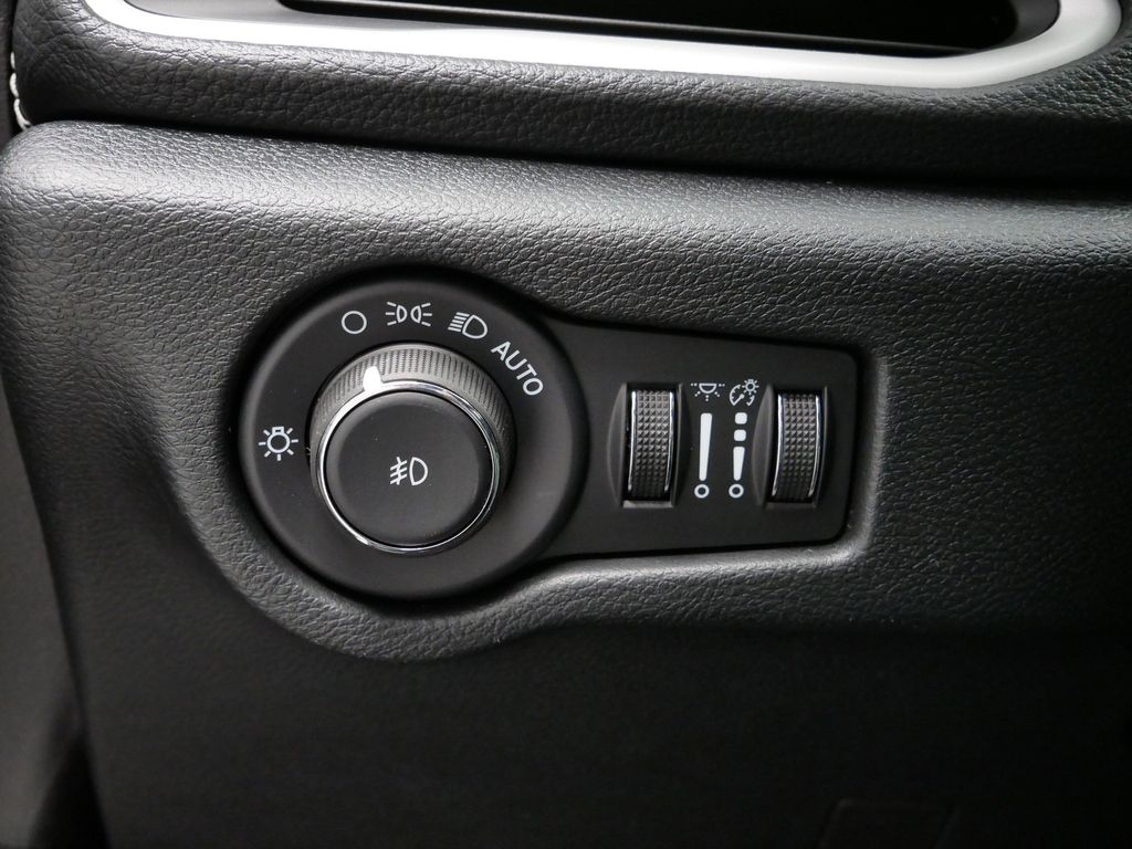 Thumbnail: 2026 Chrysler Pacifica - 22