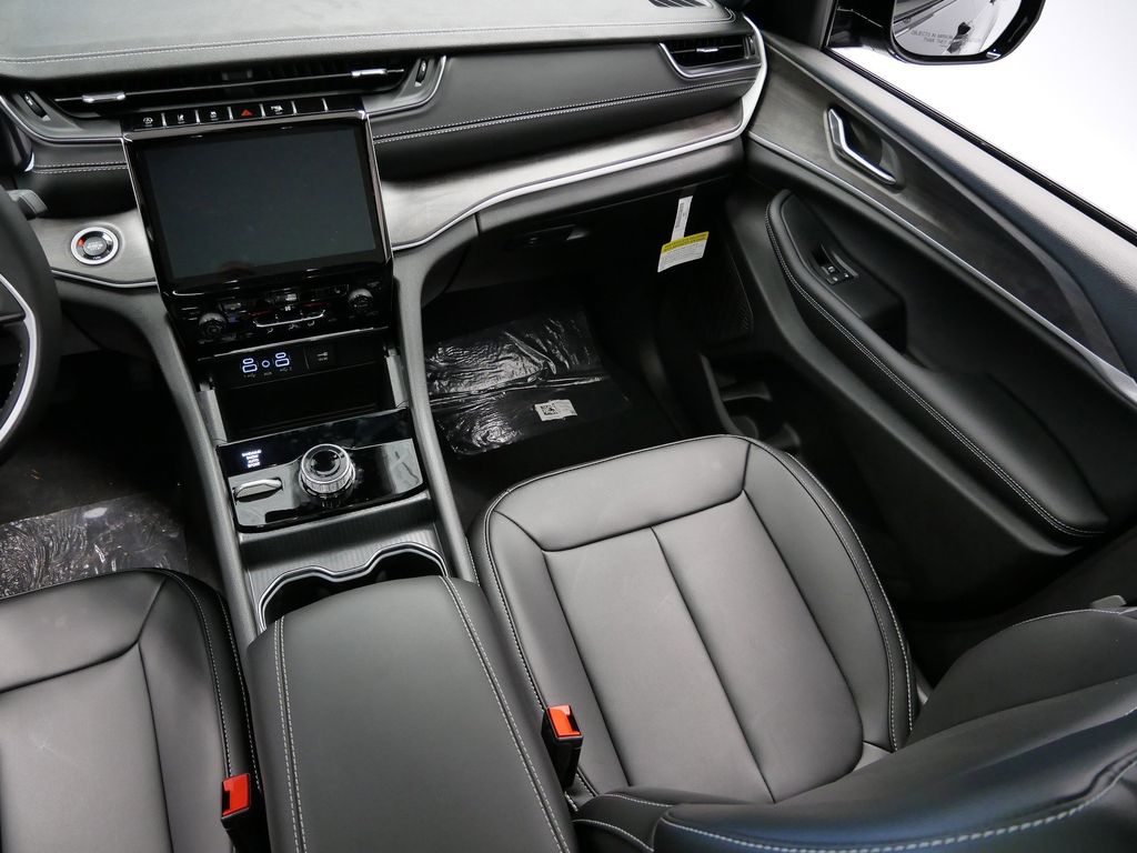 Thumbnail: 2025 Jeep Grand Cherokee - 18