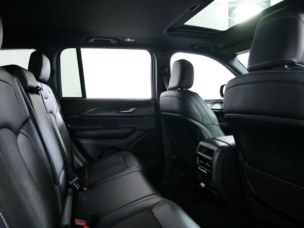 Thumbnail: 2024 Jeep Grand Cherokee - 26