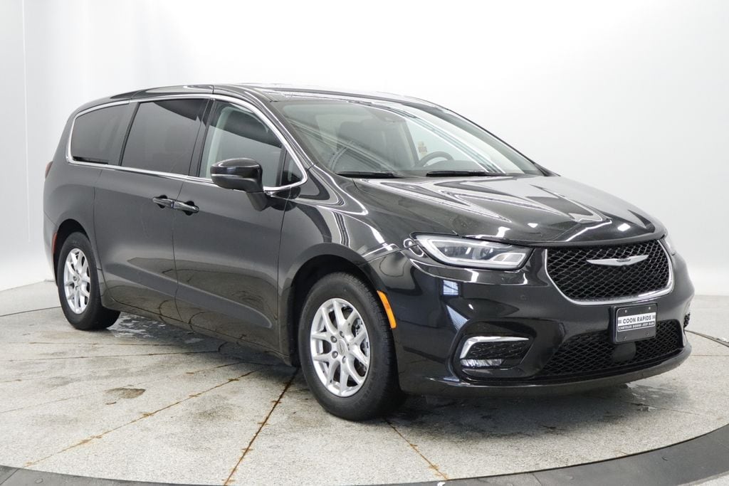 Thumbnail: 2023 Chrysler Pacifica - 10