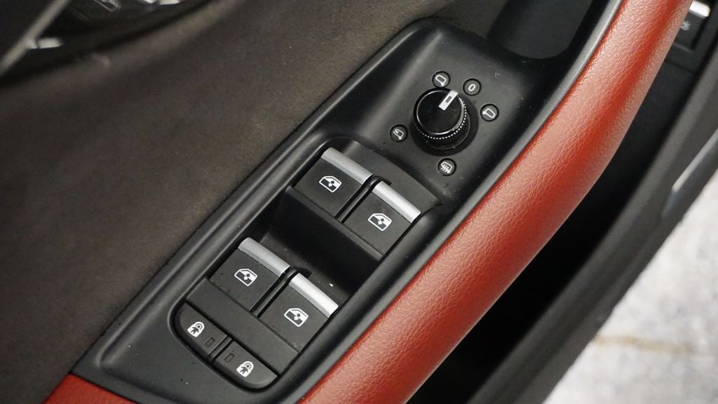 Thumbnail: 2022 Audi SQ8 - 25