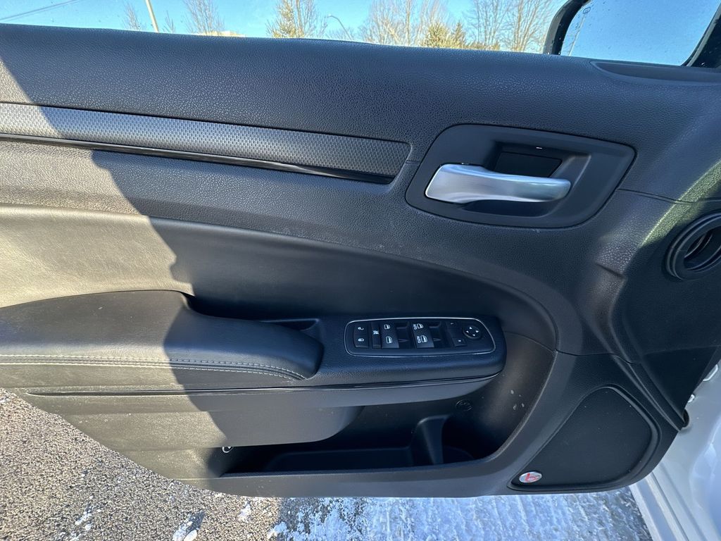 Thumbnail: 2016 Chrysler 300 - 19