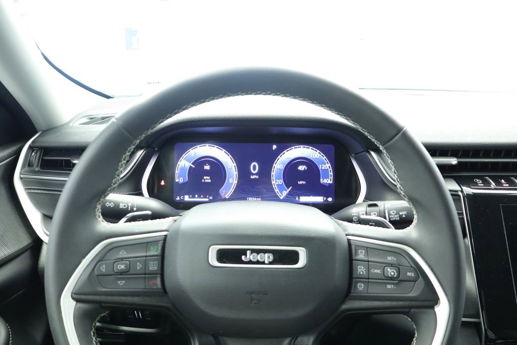 Thumbnail: 2023 Jeep Grand Cherokee - 35