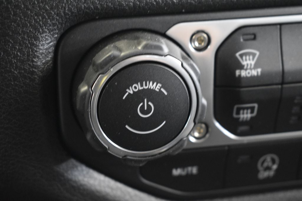 Thumbnail: 2025 Jeep Gladiator - 35