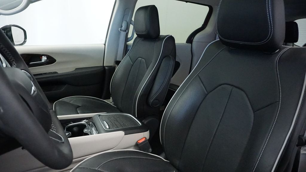 Thumbnail: 2023 Chrysler Pacifica - 27