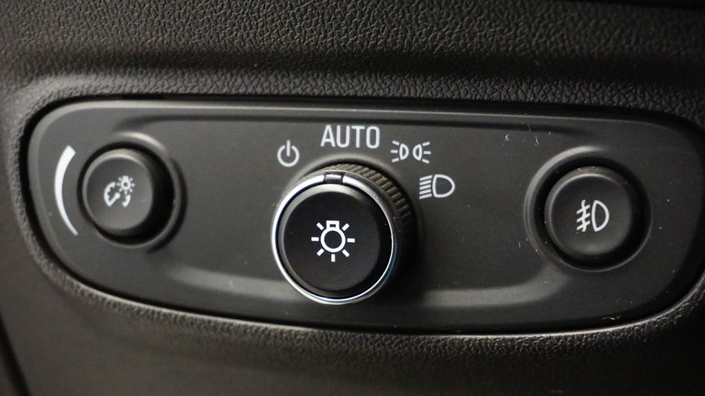 Thumbnail: 2020 Chevrolet Equinox - 30