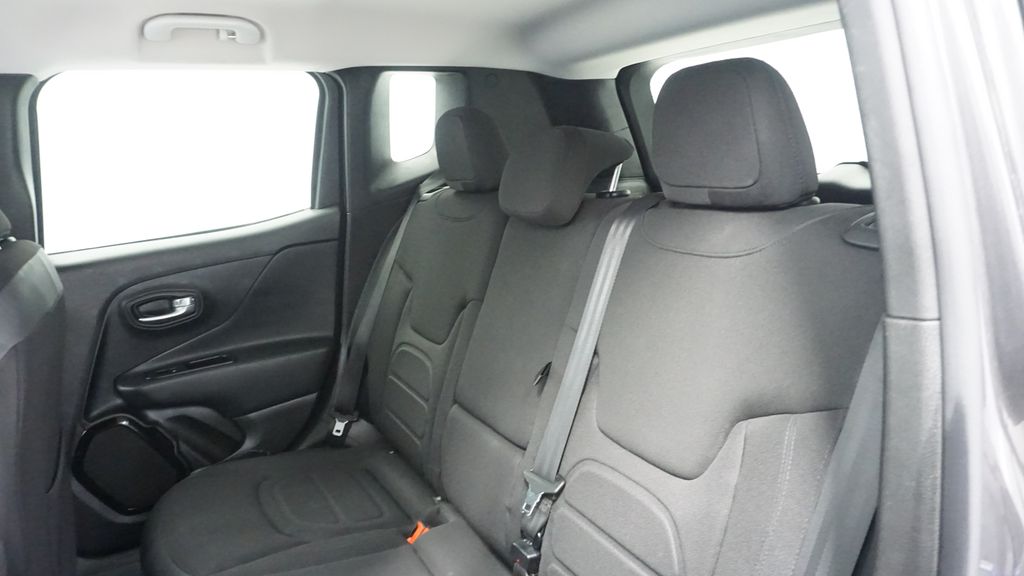 Thumbnail: 2016 Jeep Renegade - 29