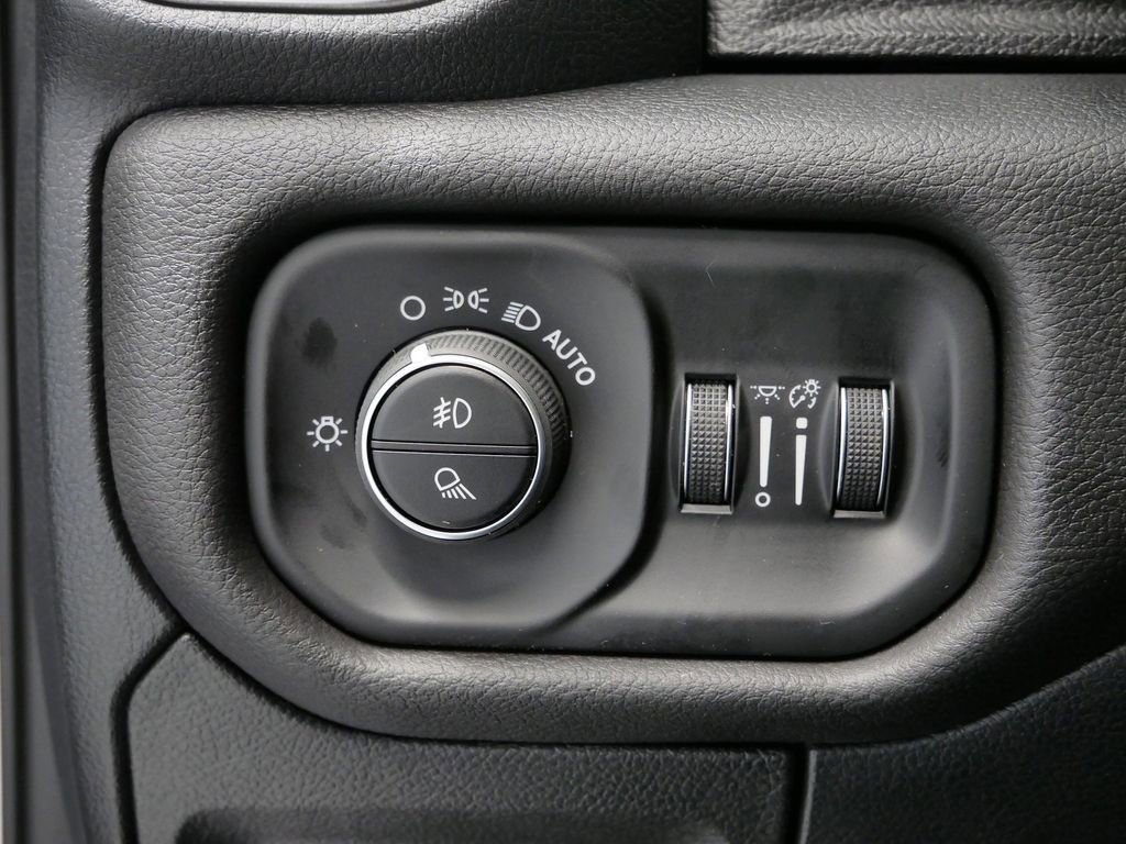 Thumbnail: 2026 RAM 1500 - 33