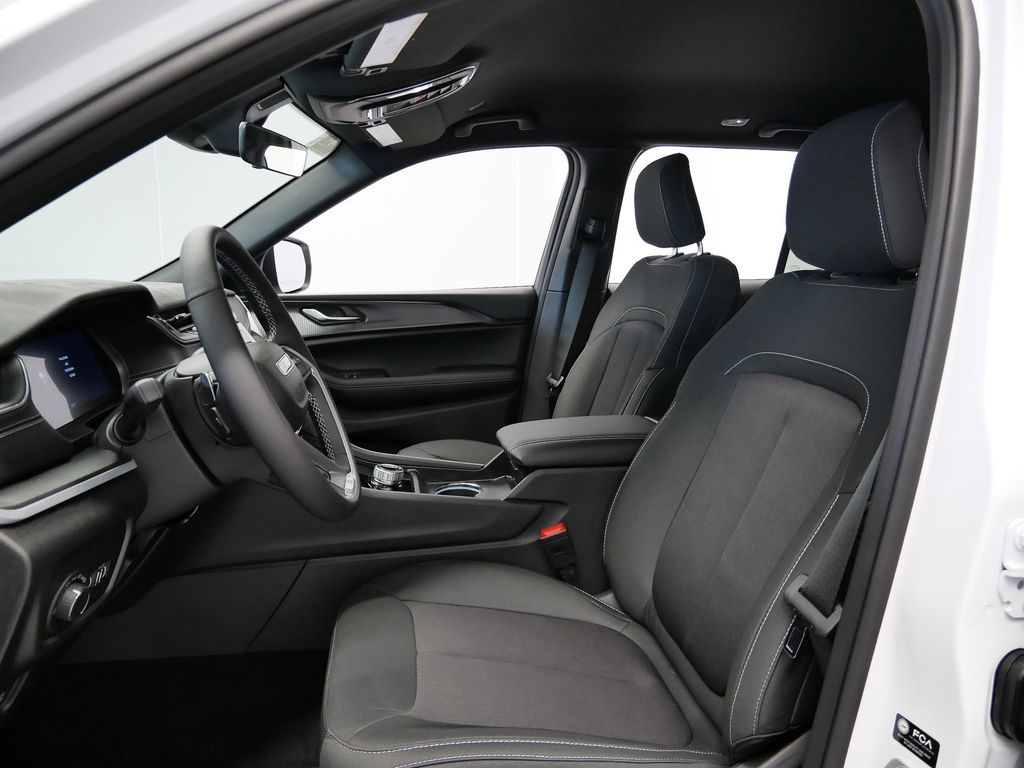 Thumbnail: 2025 Jeep Grand Cherokee - 3