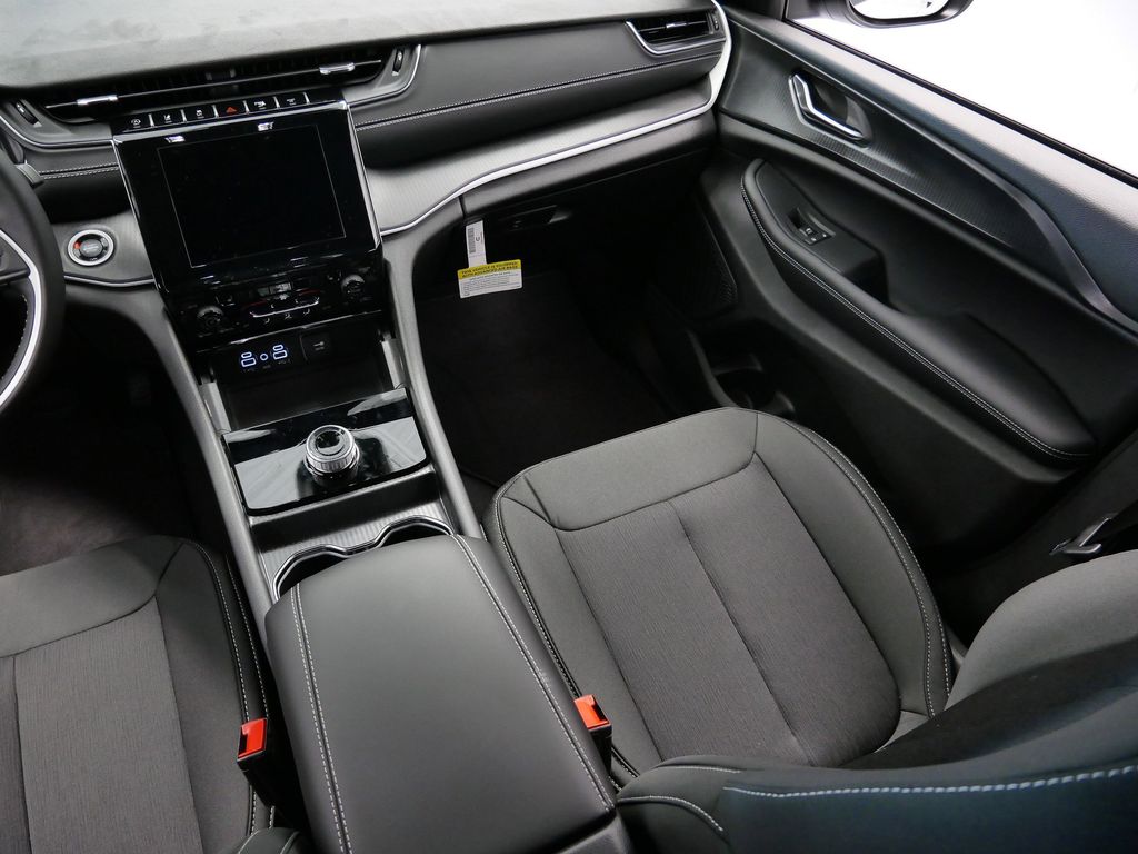 Thumbnail: 2025 Jeep Grand Cherokee - 18