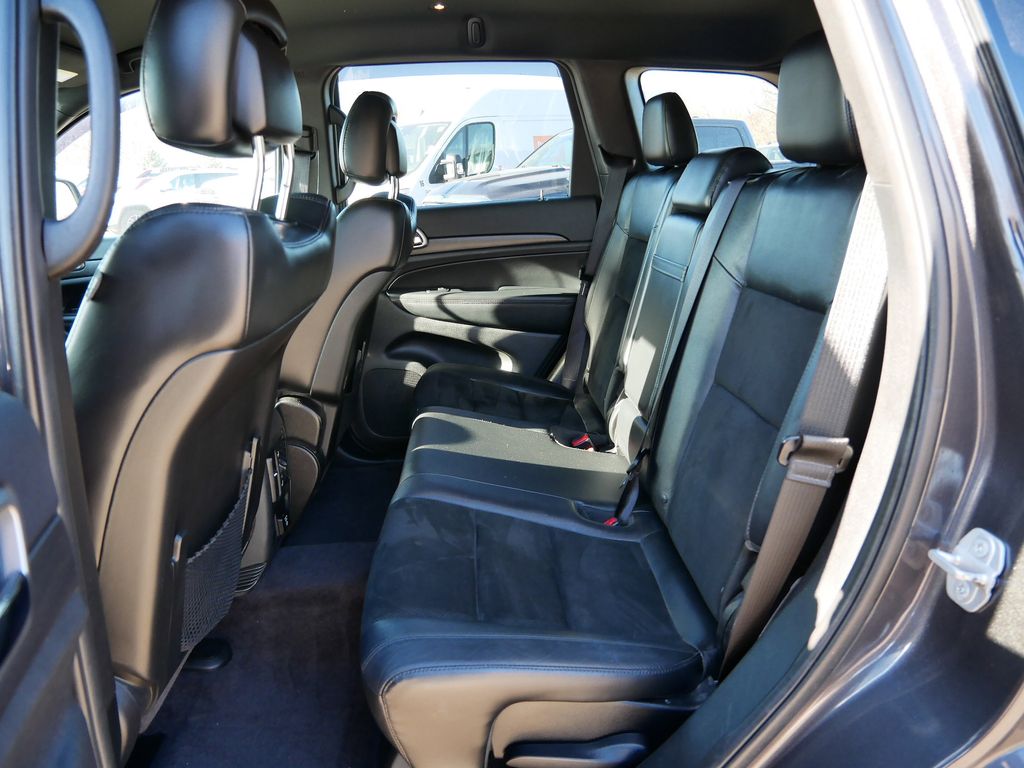 Thumbnail: 2017 Jeep Grand Cherokee - 25