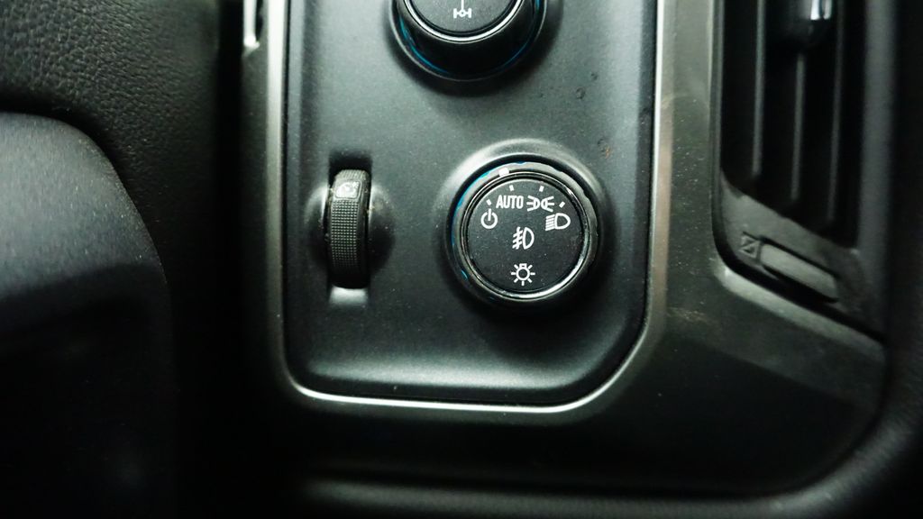 Thumbnail: 2018 Chevrolet Silverado 1500 - 20