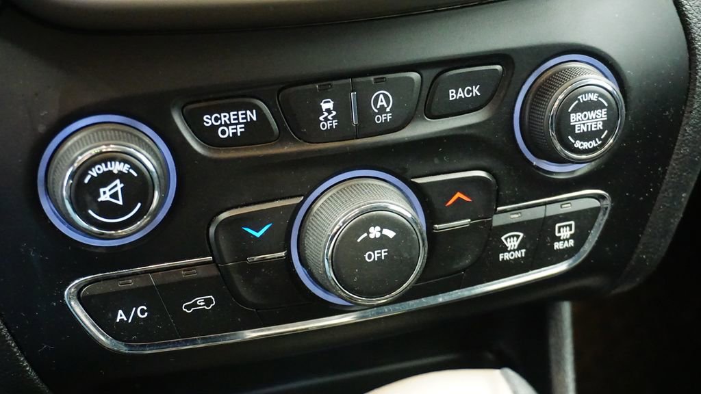 Thumbnail: 2017 Jeep Cherokee - 34