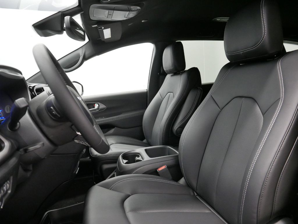 2025 Chrysler Pacifica Hybrid Select 34