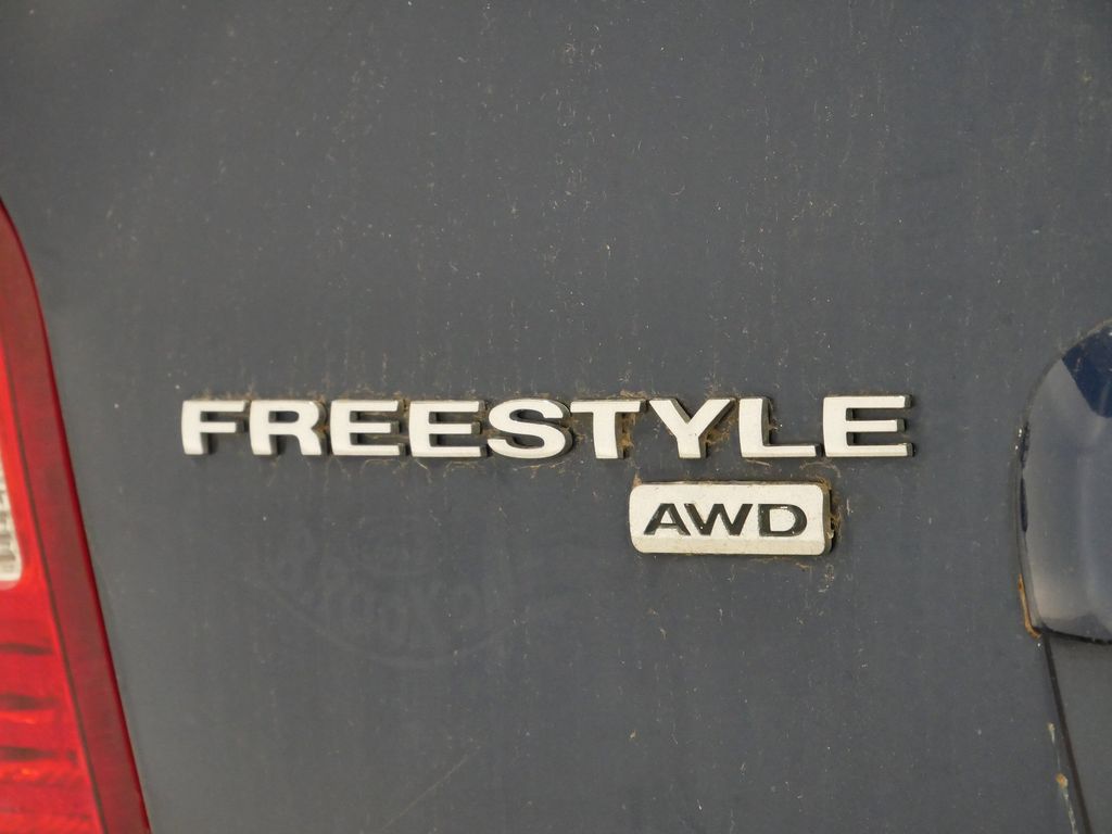 Thumbnail: 2005 Ford Freestyle - 18