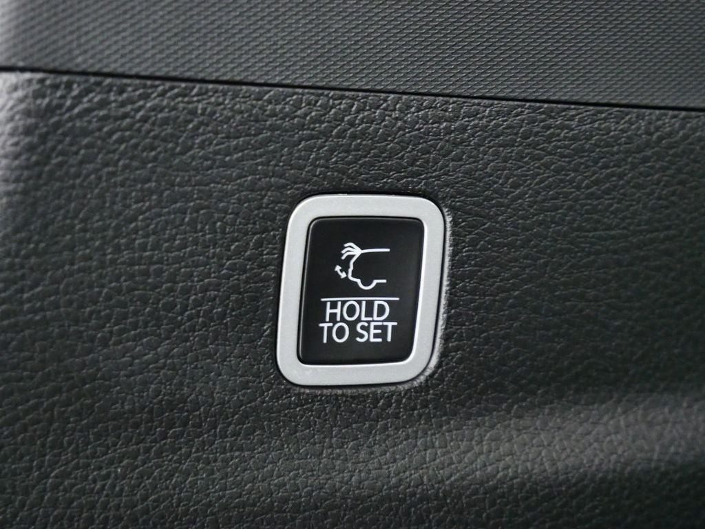 Thumbnail: 2024 Jeep Wagoneer - 30