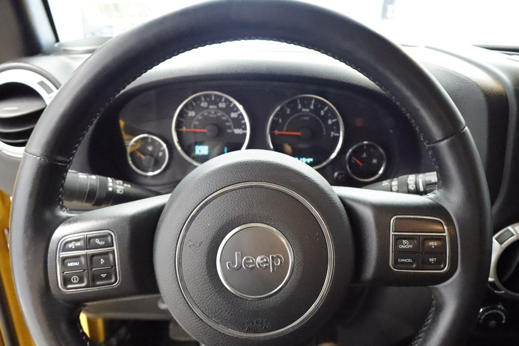 Thumbnail: 2015 Jeep Wrangler - 22
