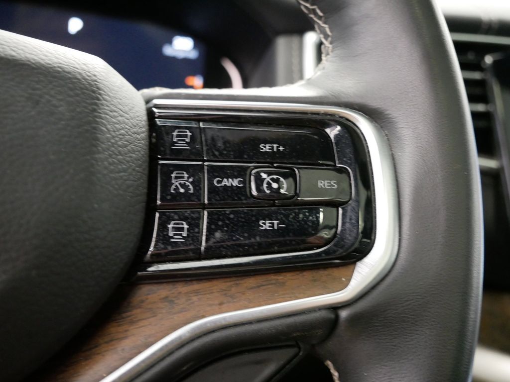 Thumbnail: 2023 Jeep Grand Wagoneer - 29