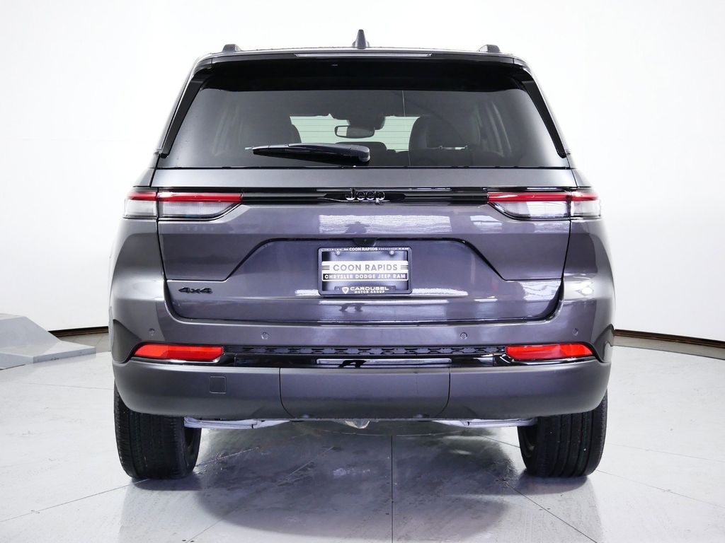 Thumbnail: 2024 Jeep Grand Cherokee - 12