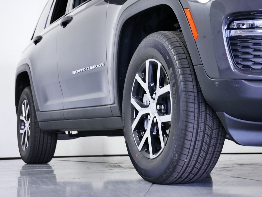 Thumbnail: 2025 Jeep Grand Cherokee - 7