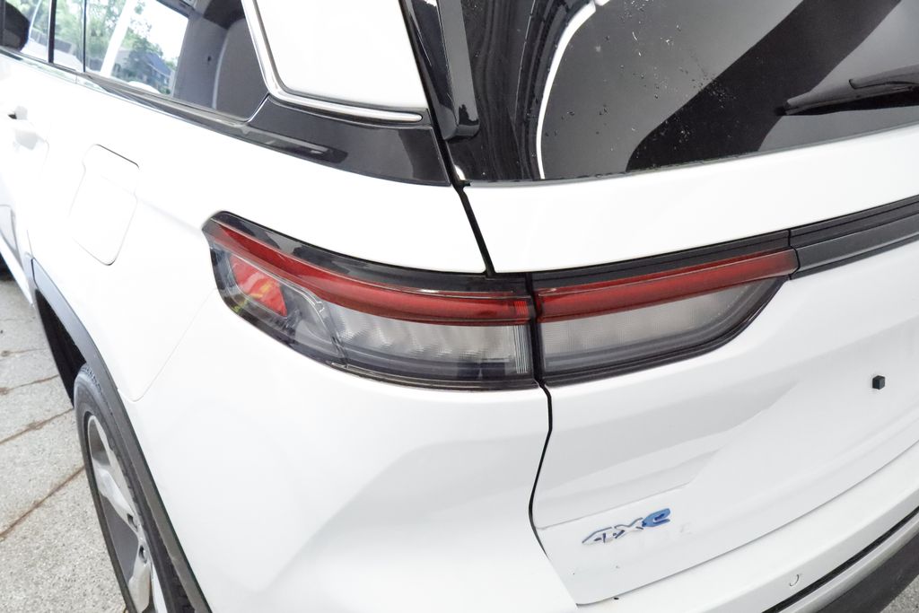 Thumbnail: 2022 Jeep Grand Cherokee - 20