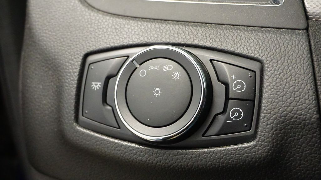 Thumbnail: 2013 Ford Edge - 23