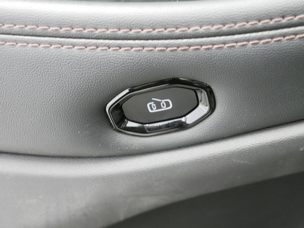 Thumbnail: 2024 Jeep Wagoneer S - 37