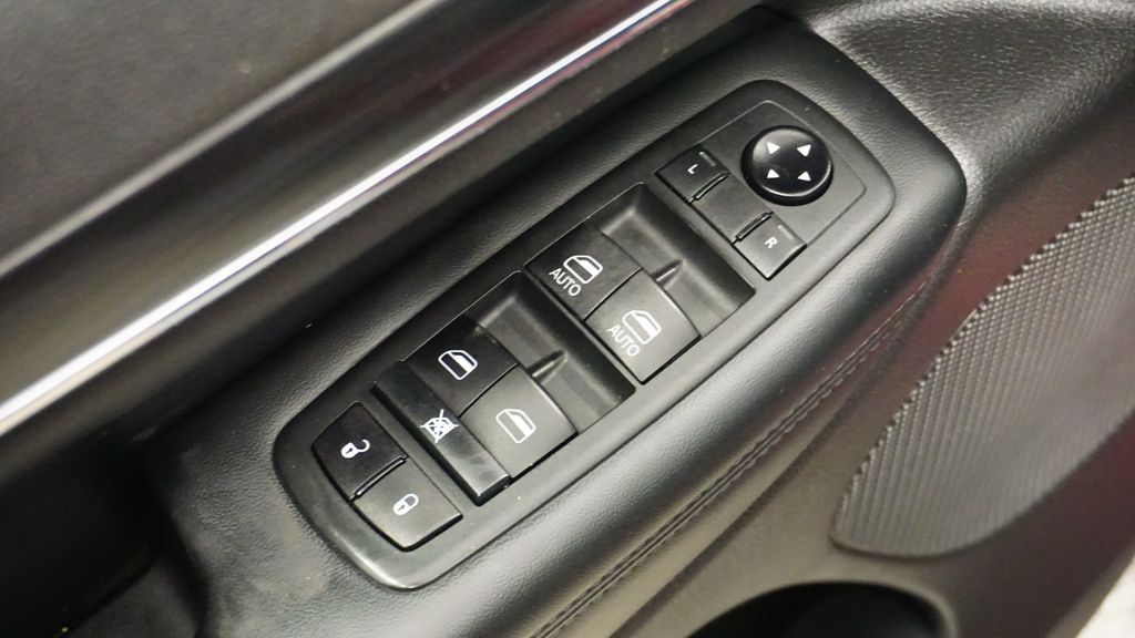 Thumbnail: 2021 Jeep Grand Cherokee - 29