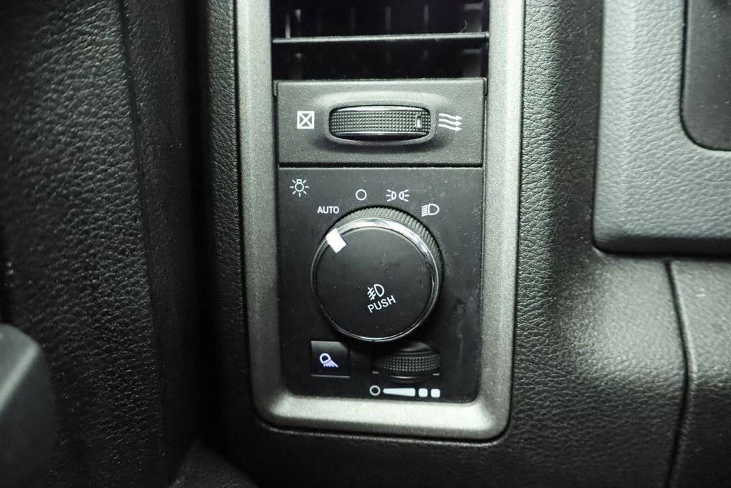 Thumbnail: 2019 RAM 1500 Classic - 33