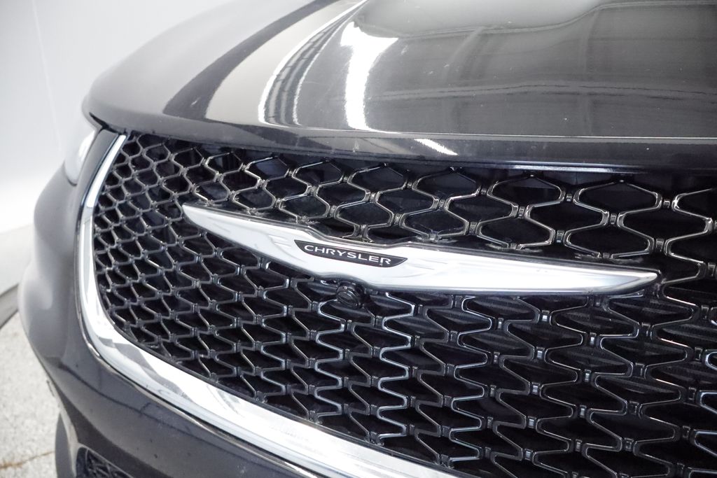 Thumbnail: 2023 Chrysler Pacifica - 4