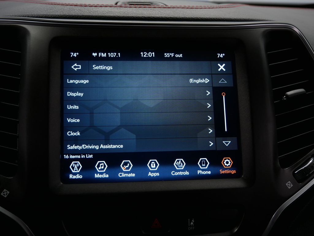 Thumbnail: 2022 Jeep Cherokee - 43