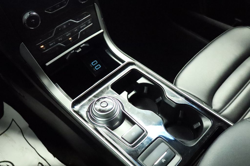 Thumbnail: 2020 Ford Edge - 35