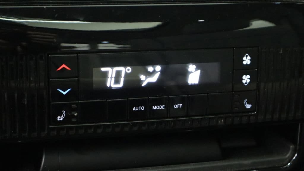 Thumbnail: 2022 Jeep Wagoneer - 29