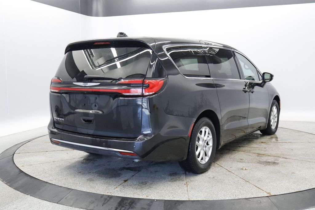 Thumbnail: 2023 Chrysler Pacifica - 6