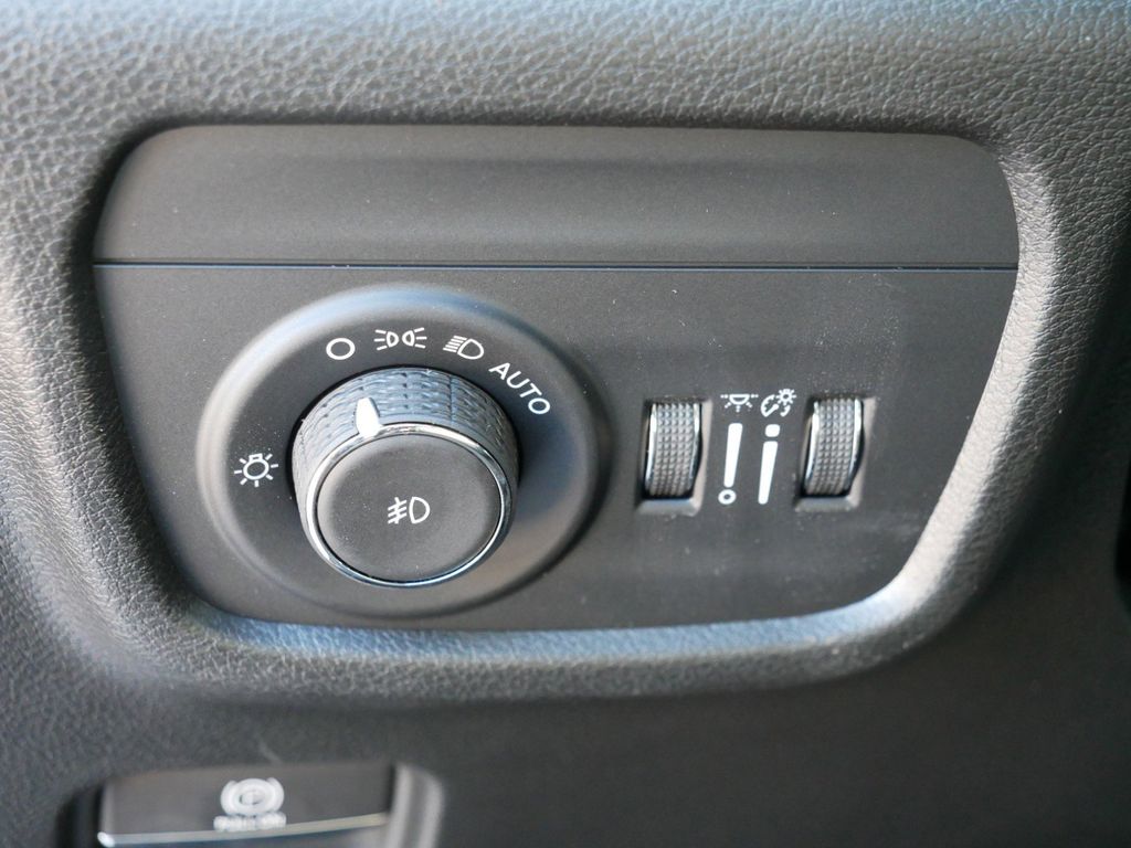 Thumbnail: 2025 Jeep Grand Cherokee - 36